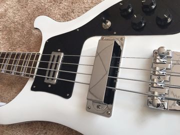 Guitare basse à 4 cordes en cou en incrustation de requin sur bois de rose noir ABS liant en cou RIC 4003 fournisseur