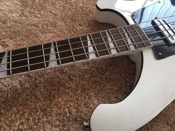 Guitare basse à 4 cordes en cou en incrustation de requin sur bois de rose noir ABS liant en cou RIC 4003 fournisseur