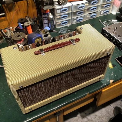 2025 Tweedle Dee Deluxe 5E3 Classic Dumble Style Mods Tête de tweed, main propre avec panneau oculaire, 6V6GT * 2, 12AX7 * 2, 5Y3GT * 1, grand amplificateur, accepter l'amplificateur OEM fournisseur