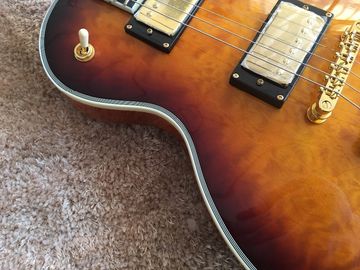 LP guitare personnalisée tabac rayonnement solaire corps d'érable couvert Contour du dos et du cou Contour de l'articulation du cou Guitare personnalisée ébène fournisseur