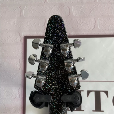 Fabrique personnalisée Metallic Grey Silver V Shape Guitare électrique Pickups fermés Corps d'acajou Cou fournisseur