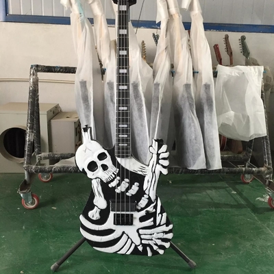 Fabrique George Lynch Crâne Squelette 4 cordes Bass électrique Guitare Basswood Corps fournisseur