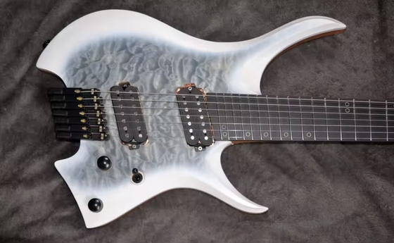2025 Frets ventilés 7 cordes Guitare électrique sans tête Couleur blanche avec œil Poplar 5 couches Roasted Maple fournisseur