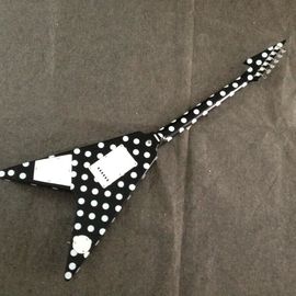 Randy Rhoads Guitare Harpoon Polka Dot Volant V Guitare électrique réplique de collection fournisseur