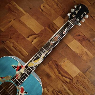 Custom 2025 Taylor Living Jewel Set Style Koi Fish Inlay Dreadnought Guitare acoustique en bleu avec face arrière en érable flammé matelassé fournisseur