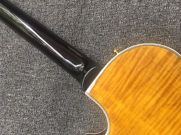 Une guitare jazz personnalisée, une guitare électrique, un double trou en F. fournisseur