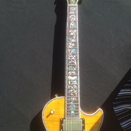 Guitare électrique LP standard avec matériel en or et incrustation de fleurs fournisseur