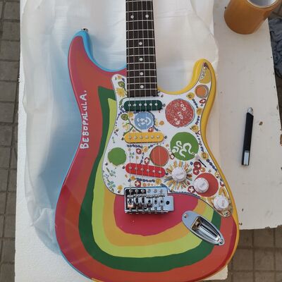 Custom Fender GUITAR Shop George Harrison Rocky Masterbuilt P.Waller Guitare électrique fournisseur