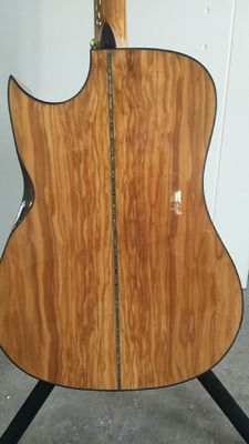 Guitare personnalisée AAAA tout en bois d'olivier importé. Guitare de style Ryan. fournisseur