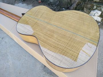 AAAA fait à la main toutes les guitares solides OM guitare corporelle importée en bois trou de son EQ guitare électrique acoustique fournisseur