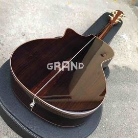 Une vraie guitare acoustique 916 avec un haut en épinette solide et un clavier en ébène. fournisseur