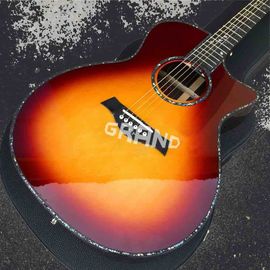 Une vraie guitare acoustique 916 avec un haut en épinette solide et un clavier en ébène. fournisseur